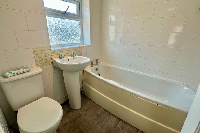 59 Donnington Avenue, Cheadle photo 4