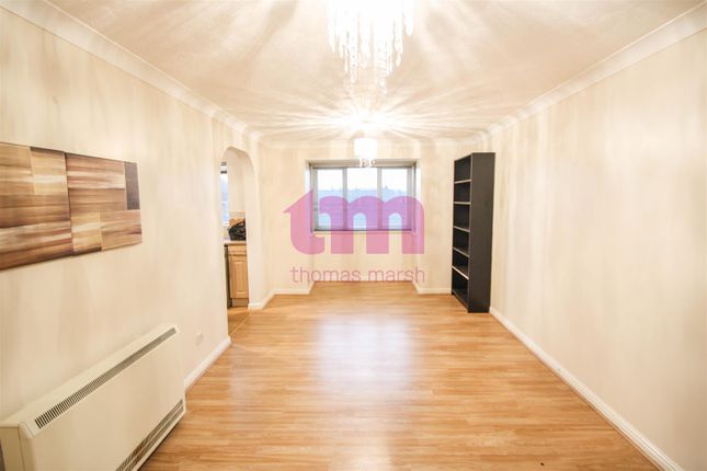 133, St Leonards Close, Grays photo 3