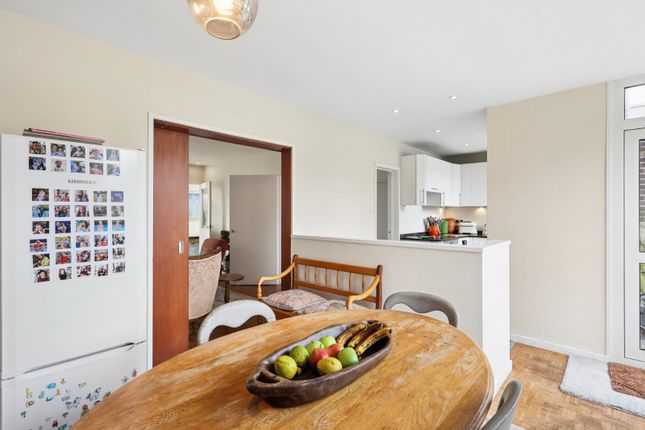 10, Brackley, Surrey photo 4