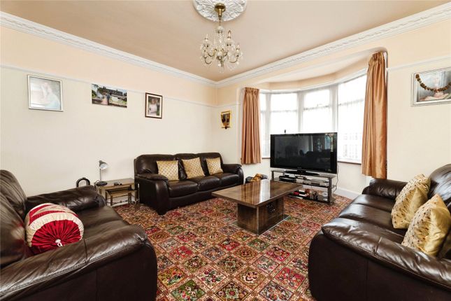 57, Collinwood Gardens, Ilford photo 2