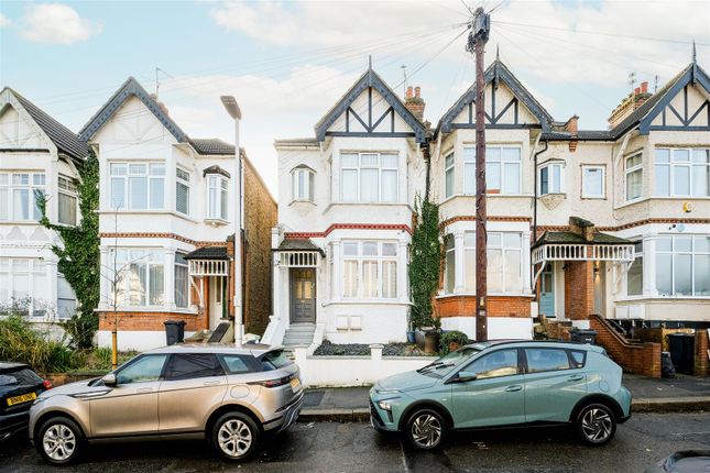 Flat for sale in St. Albans Crescent, Woodford Green