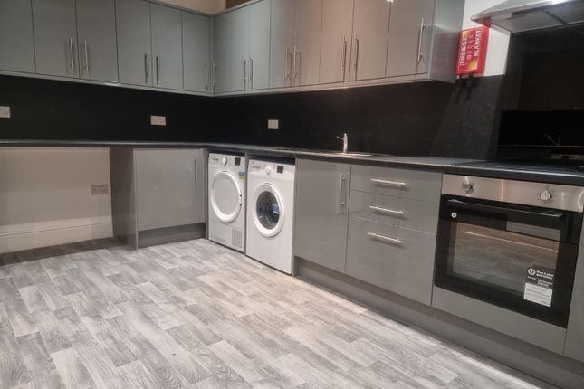 Room to rent in Etchingham Park Road, London
