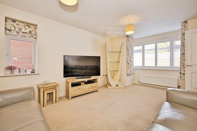 92, Crocker Way, Wincanton photo 3