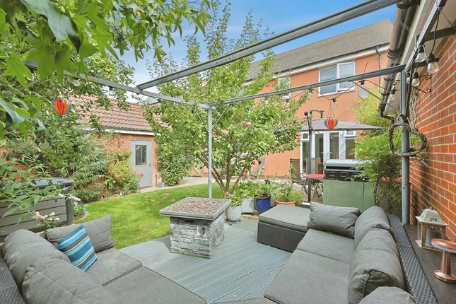 17, Sawyer Crescent, Norwich photo 4