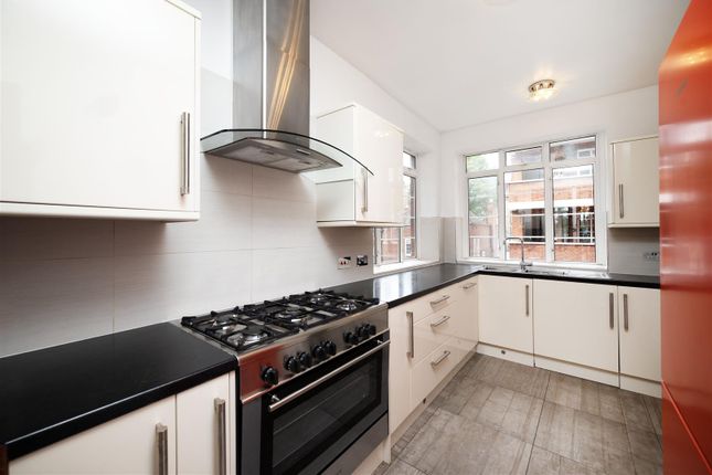 18, St James Close, Prince Albert Road, St Johns Wood photo 4
