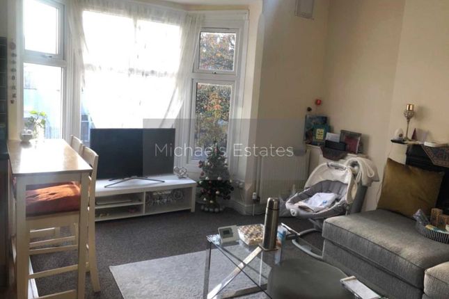 Flat to rent in Winchester Avenue, Leicester