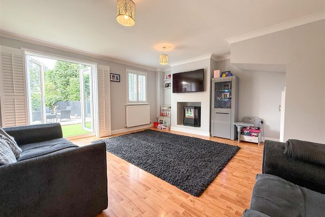 37, Moorhen Way, Stoke-On-Trent photo 2