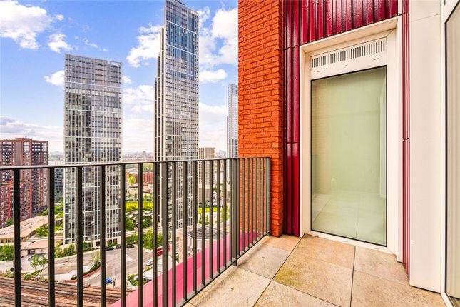 Thumbnail Flat for sale in Exchange Gardens, London