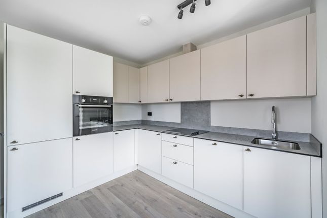 Thumbnail Flat for sale in Kingston Road, Staines-Upon-Thames, Surrey