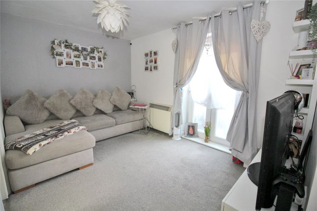7, Vistula Crescent, Swindon photo 2