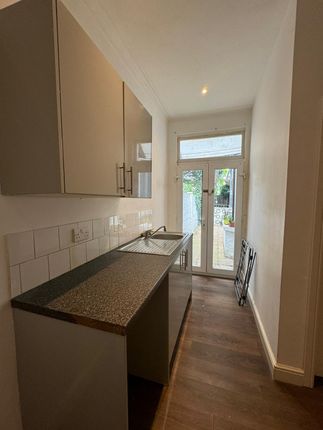 395 Hertford Road (Flat A), London photo 4