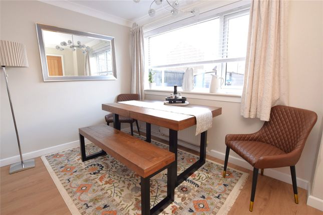 27, Naburn Walk, West Yorkshire photo 4