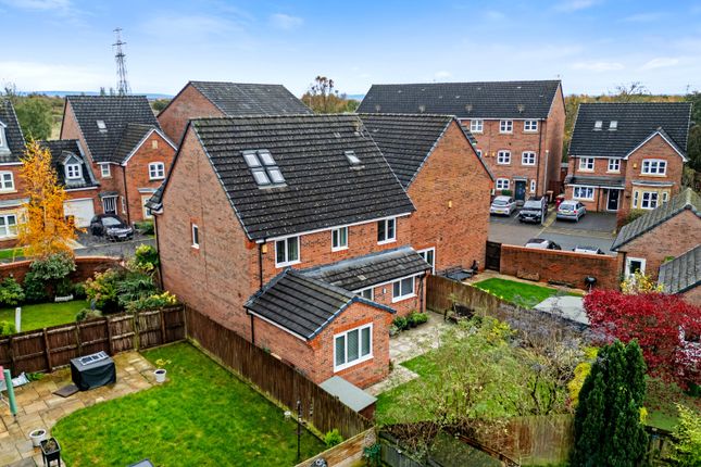 5 Hydrangea Close, Westhoughton, Lancashire photo 3