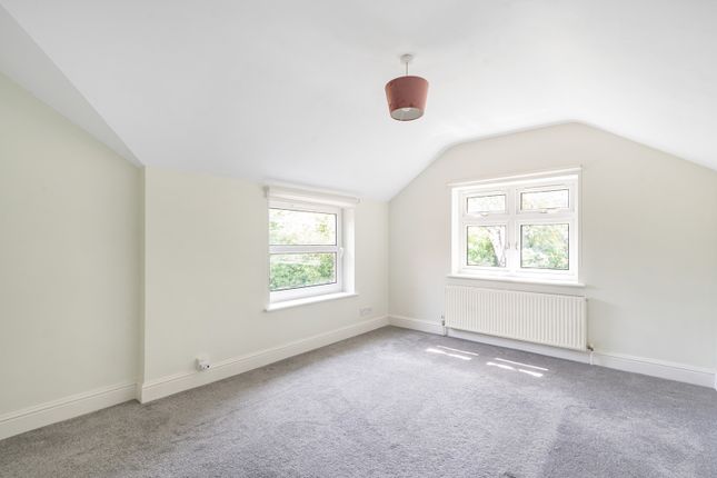 36, Frensham Road, Farnham photo 2