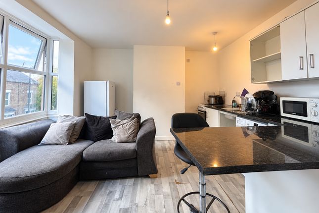 22 West Wycombe Road, High Wycombe photo 4