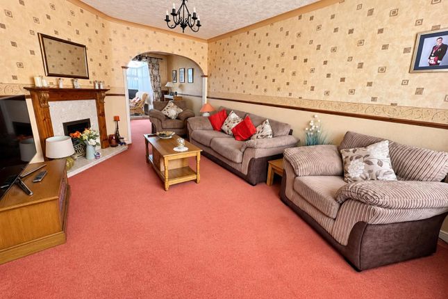 16, Lichfield Drive, Leicester photo 3