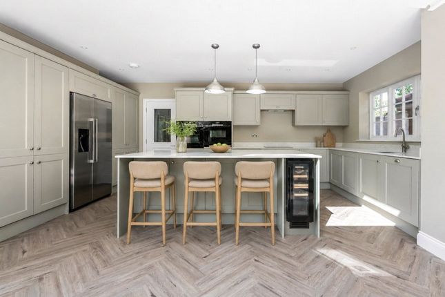 Oatlands Drive, Weybridge photo 4