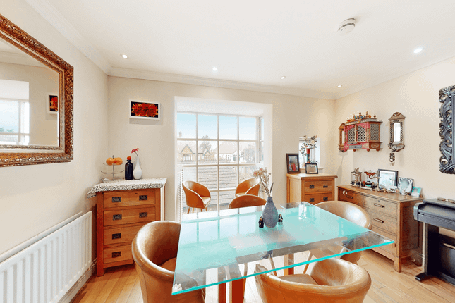 End terrace house for sale in Alexandra Park Road, London