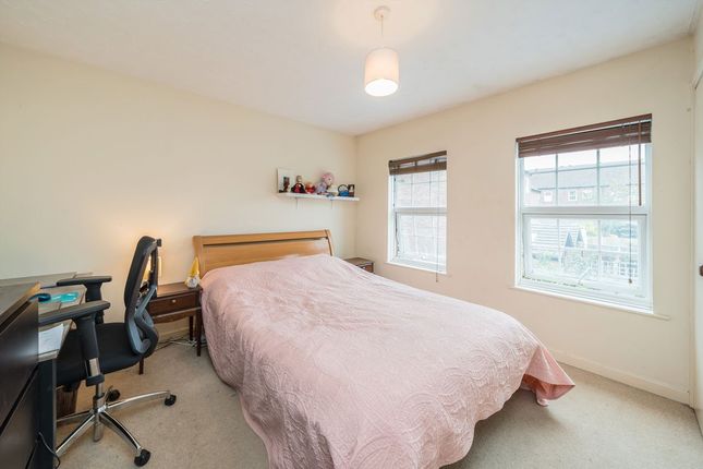 7, Post Lane, Twickenham photo 3