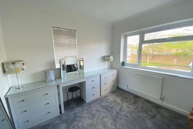 Maisonette for sale in Meadow Close, London Colney