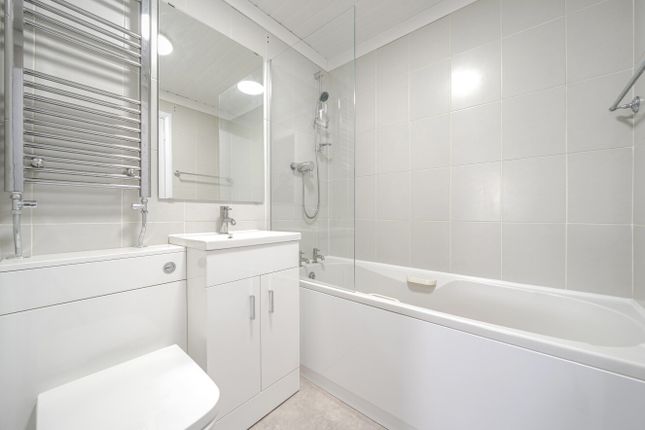 7, Falcon Close, Fareham photo 4