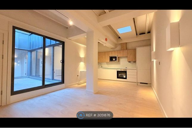 Flat, Wilks Place, London photo 4