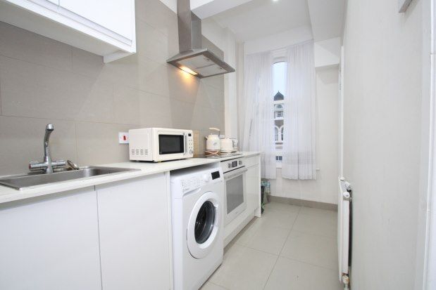 Flat to rent in Mount Pleasant Road, London