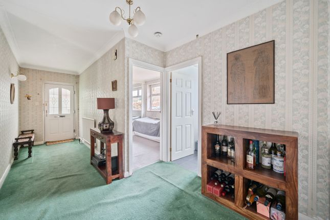 8, Dunboe Place, Shepperton photo 4