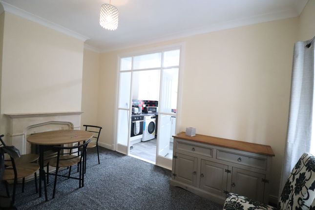 14 Russell Place, Blackburn photo 5