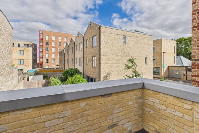 Cam02545G0-Pr0471-Still020