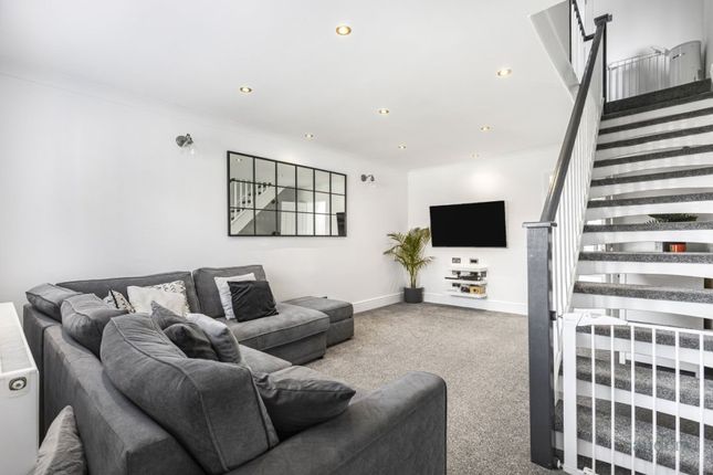 2-bed house on Savoy Wood, Harlow, £1,500/mo