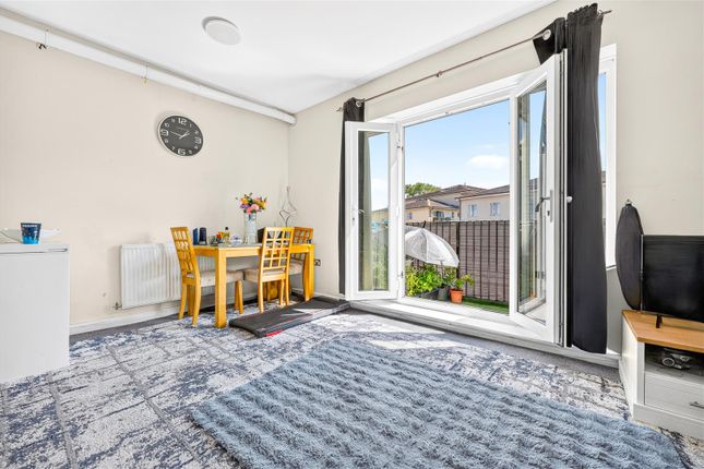 70, Blackthorn Road, Ilford photo 4
