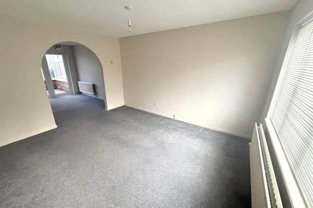 26, Tamworth Drive, Swindon photo 2