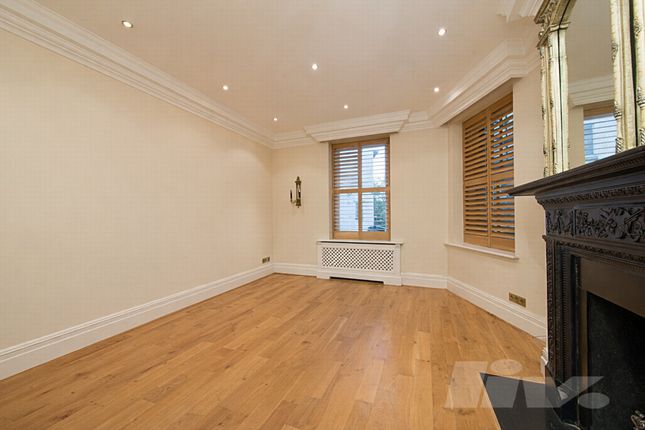 35 141-149, Knightsbridge, London photo 4