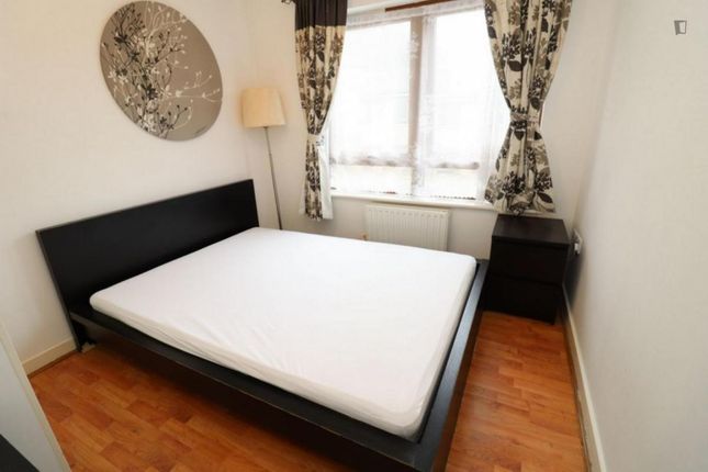 Room to rent in Barchester Street, London