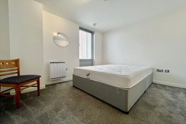 Flat to rent in Cross Street, Portsmouth