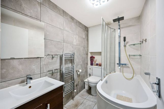 Terraced house for sale in Grampian Way, Langley, Slough