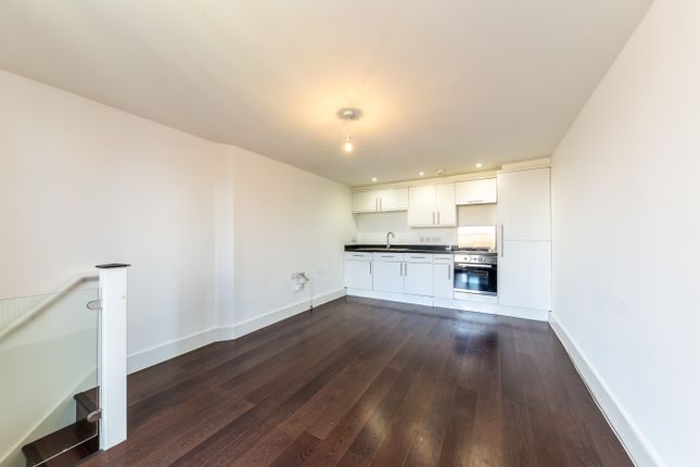 Flat to rent in Northwold Road, London