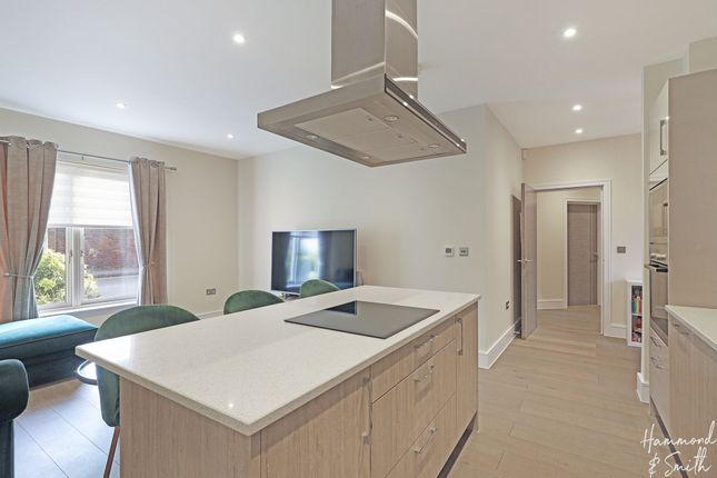 Flat for sale in Star Lane, Epping