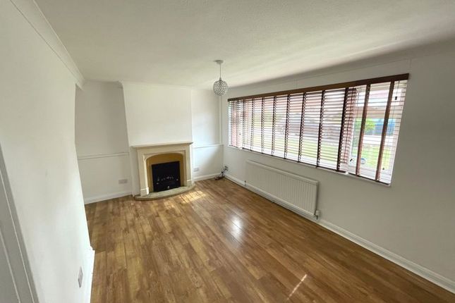 17, Robert Close, Potters Bar photo 2