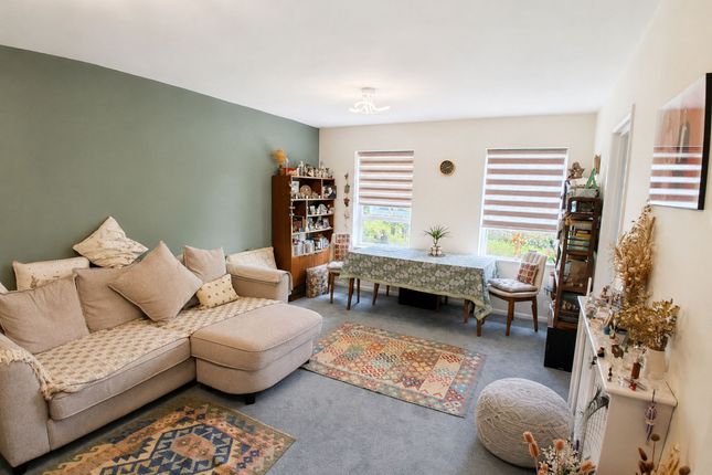 Flat 3, 55 Cleveland Road, London photo 2