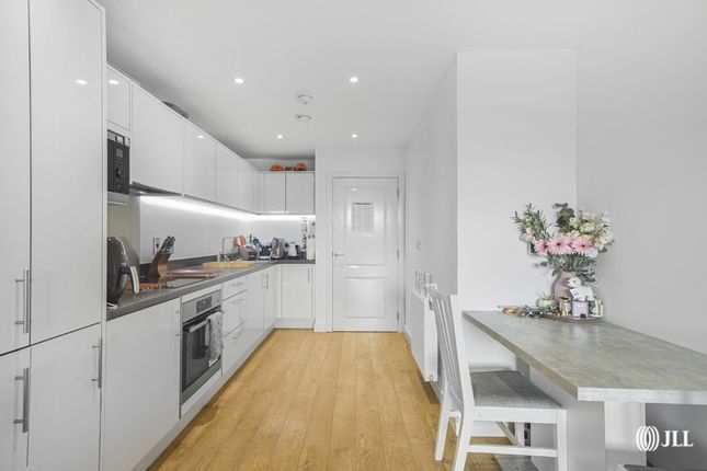47, Southmere House, 1, Highland Street, London photo 4