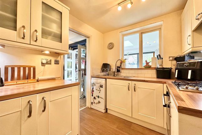 42, Lea Road, High Peak photo 4
