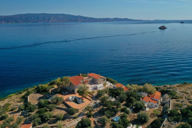 Villa for sale in Molos, Greece