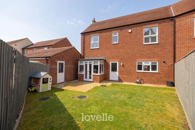 14 Mellor Way, Grimsby photo 4
