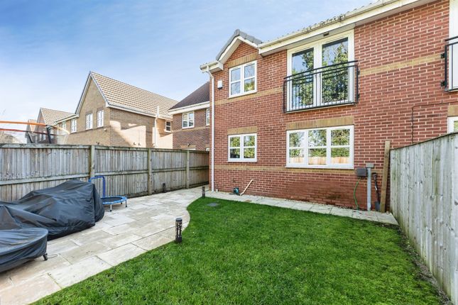2-bed house on 18, Fir Tree Court, Knottingley, £150,000