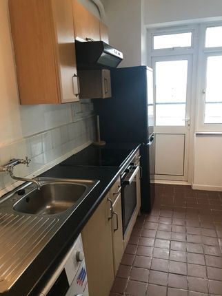 Flat 19, Mayhew Court Denmark Hill Estate, London photo 4