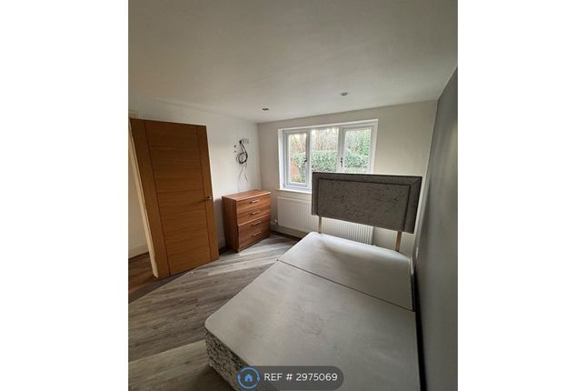 Givendale Drive, Manchester photo 5
