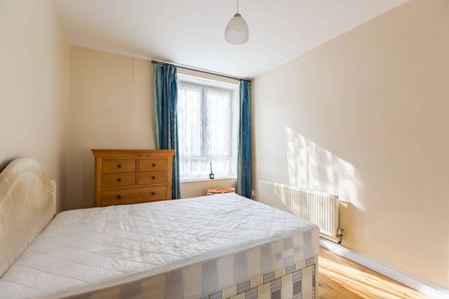 Thumbnail Flat to rent in Barnfield Road, Woolwich, London