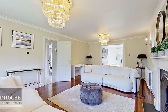 2 The Rowans, Maple Grove, Broxbourne photo 4